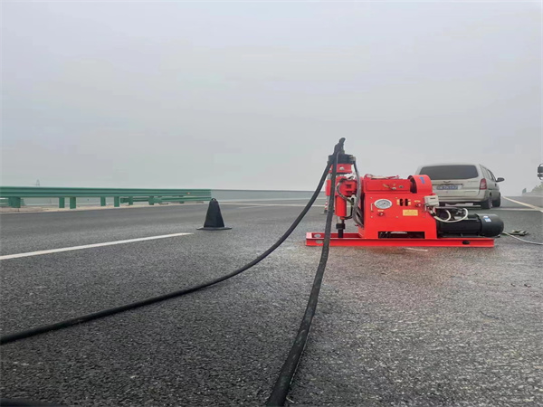 红塔马路路基路面开裂下沉注浆加固灌浆